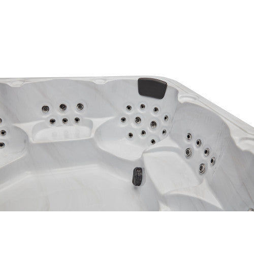 Luxury Spas Denali 7-Person Hot Tub