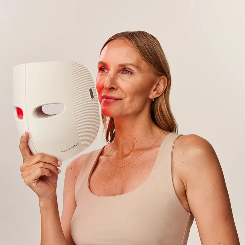 woman with therafacemask